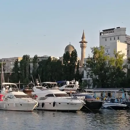 Lägenhet La Eluta Cazino